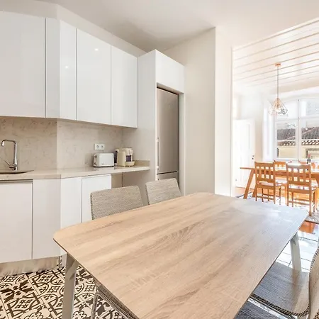Sunny Downtown By Guestready Appartement